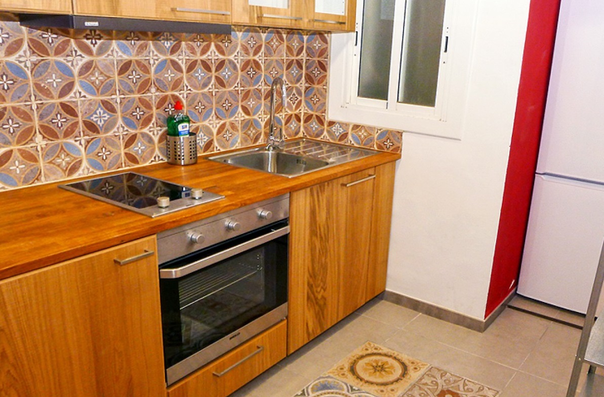 Kitchen with hydraulic floor