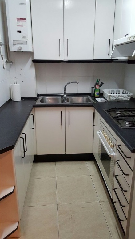  Fully equipped kitchen with lots of storage furniture
